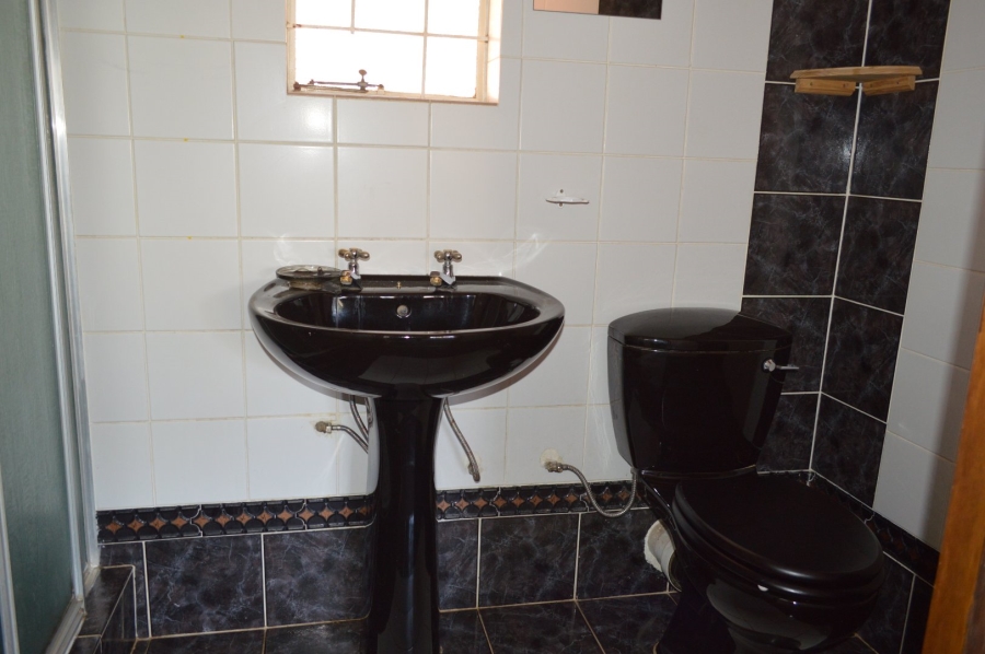 5 Bedroom Property for Sale in Flamwood North West